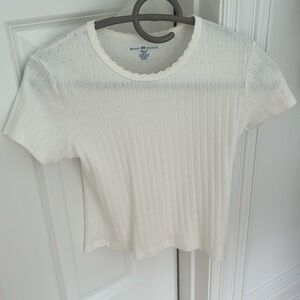 white brandy melville tee⭐️